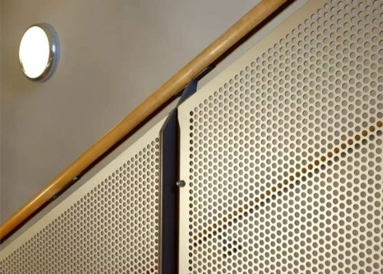 0.5 مم إلى 6 مم ديكور ورقة الألومنيوم مثقبة حماية البيئة