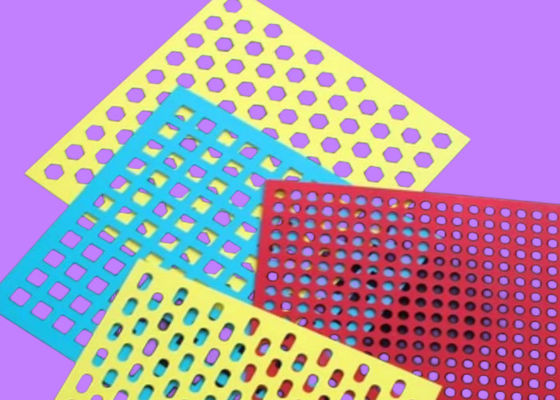 صفيحة معدنية مطبقة بقوة مع أنماط ثقوب قابلة للتخصيص ومقاومة للتآكل للعمارة والديكور