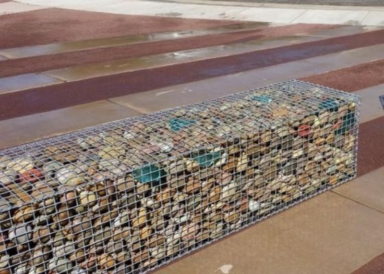 شبكة أسلاك ملحومة ثقيلة تستخدم كحاجز زخرفي في بناء المناظر الطبيعية