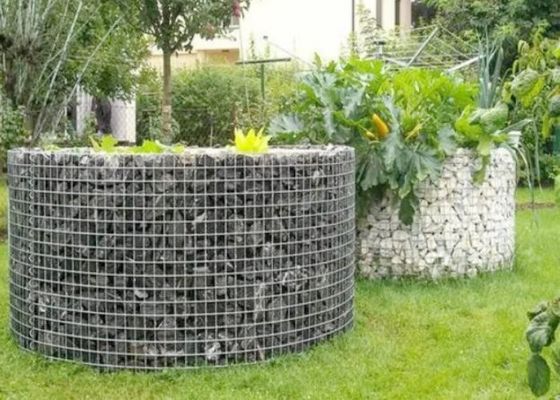 شبكة أسلاك ملحومة ثقيلة تستخدم كحاجز زخرفي في بناء المناظر الطبيعية
