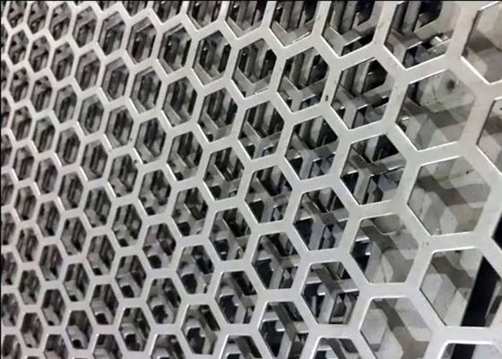 صفائح الألمنيوم المثقبة المطلية بالبولي فينيل كلوريد الملونة لتزيين الجدران الخارجية