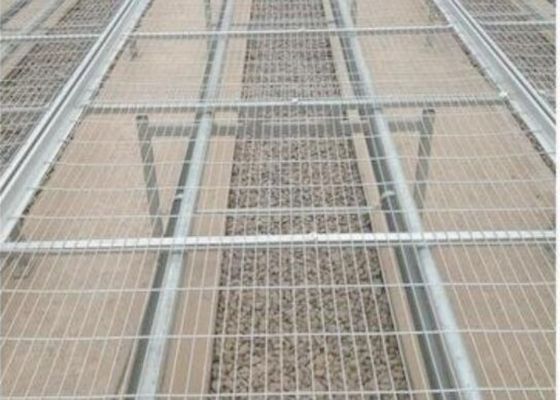 2 × 2 ألواح شبكة سلكية ملحومة مجلفنة للأسرة المرتفعة المقاومة للتآكل