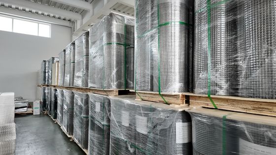 لفائف شبكية ملحومة بطول 20 متر تتميز بمقاومة عالية للتآكل مثالية للأسوار والحلول الأمنية