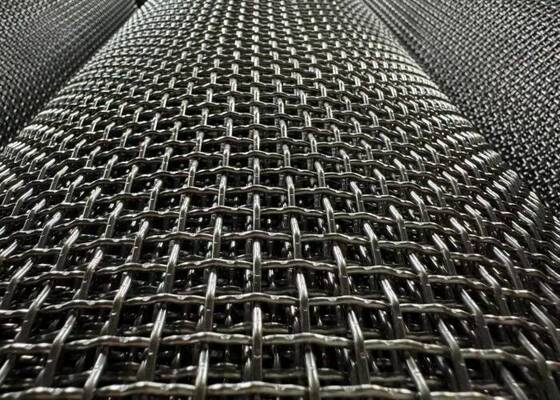 شبكة سلكية من الفولاذ المقاوم للصدأ مجعدة مسبقًا بفتحات مربعة للتطبيقات الصناعية والمعمارية الشاقة